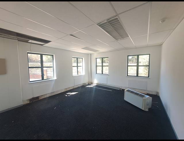 464M² OFFICE TO LET IN HYDE PARK
